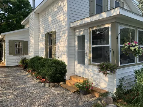 211 E Main St, Dewitt, MI 48820 photo 4