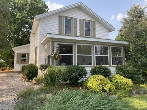 211 E Main St, Dewitt, MI 48820 photo 1