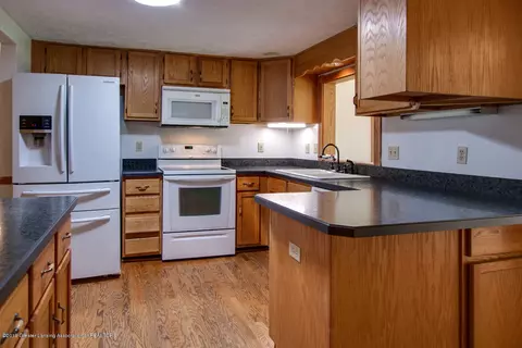 2172 Gilbert Rd, Lansing, MI 48911 photo 5