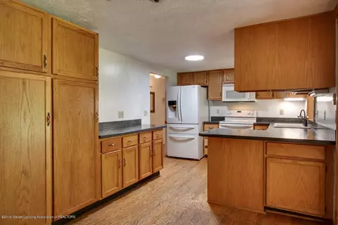 2172 Gilbert Rd, Lansing, MI 48911 photo 8