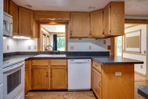 2172 Gilbert Rd, Lansing, MI 48911 photo 7
