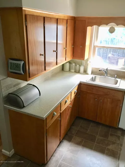 3413 Upton Rd, Lansing, MI 48917 photo 13