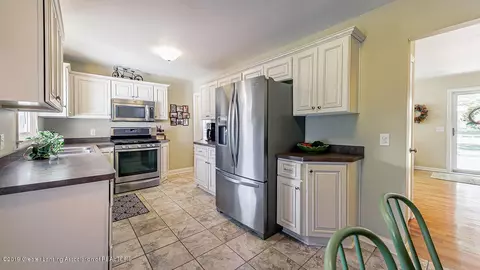 1108 E Cavanaugh Rd, Lansing, MI 48910 photo 6