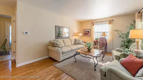 1108 E Cavanaugh Rd, Lansing, MI 48910 photo 4