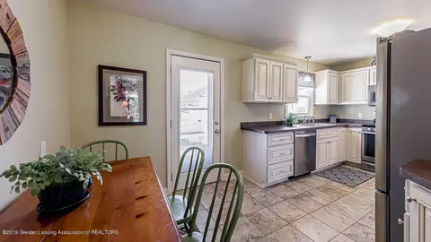 1108 E Cavanaugh Rd, Lansing, MI 48910 photo 8