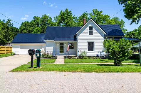 301 Green St, Perry, MI 48872 photo 2