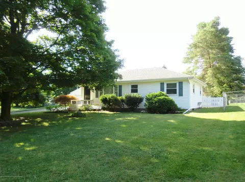 1378 Cloverleaf Rd, Lansing, MI 48906 photo 1