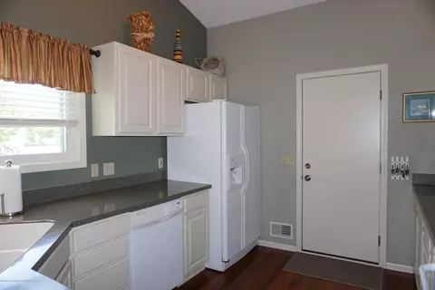 1240 Calumet Dr, Dewitt, MI 48820 photo 9