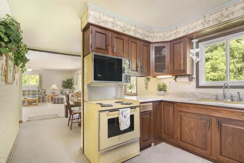 11807 Upton Rd, Bath, MI 48808 photo 5