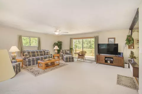 11807 Upton Rd, Bath, MI 48808 photo 9