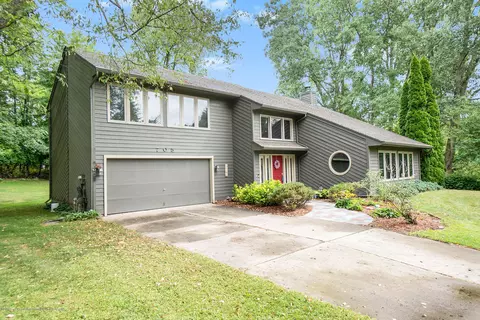705 Lehigh Dr, Dewitt, MI 48820 photo 2