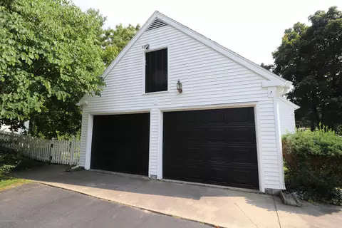 1434 Maycroft Rd, Lansing, MI 48917 photo 3