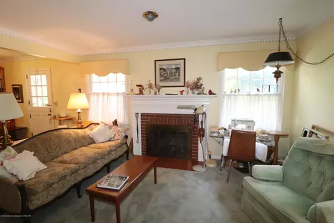 1434 Maycroft Rd, Lansing, MI 48917 photo 4
