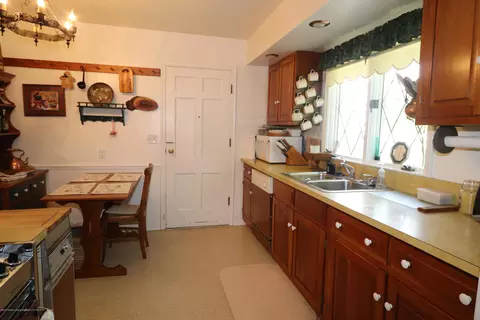 1434 Maycroft Rd, Lansing, MI 48917 photo 9