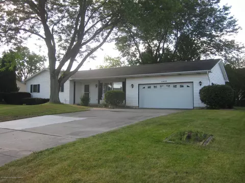 3435 Parkwood Dr, Dewitt, MI 48820 photo 1