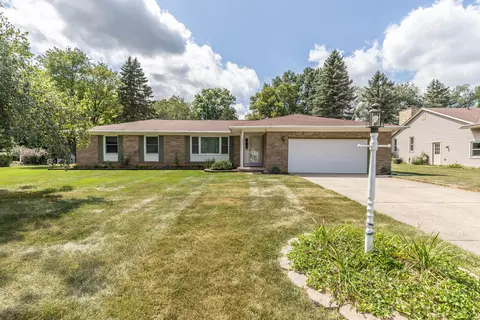 12590 Mckouen Dr, Dewitt, MI 48820 photo 2