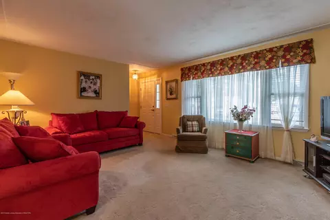 12590 Mckouen Dr, Dewitt, MI 48820 photo 4