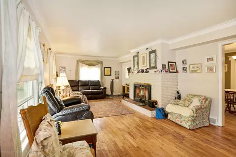 3306 Sunny Ln, Lansing, MI 48906 photo 2