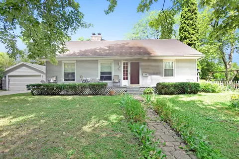 3306 Sunny Ln, Lansing, MI 48906 photo 1