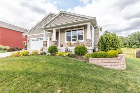 1075 Oakwood Dr, Dewitt, MI 48820 photo 2