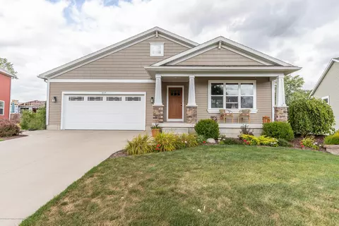1075 Oakwood Dr, Dewitt, MI 48820 photo 1