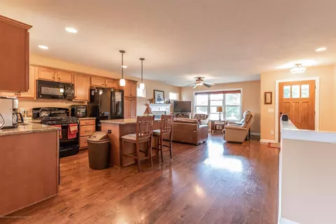 1075 Oakwood Dr, Dewitt, MI 48820 photo 8
