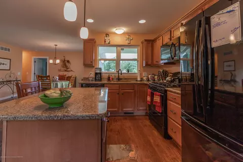 1075 Oakwood Dr, Dewitt, MI 48820 photo 11