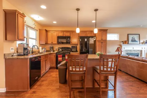 1075 Oakwood Dr, Dewitt, MI 48820 photo 9