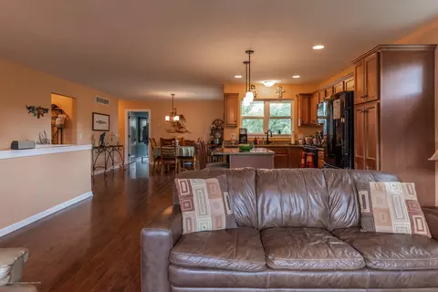 1075 Oakwood Dr, Dewitt, MI 48820 photo 7