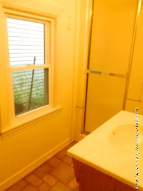 536 E Howe Ave, Lansing, MI 48906 photo 6