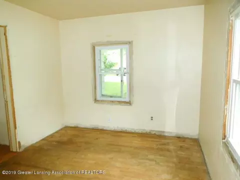536 E Howe Ave, Lansing, MI 48906 photo 9
