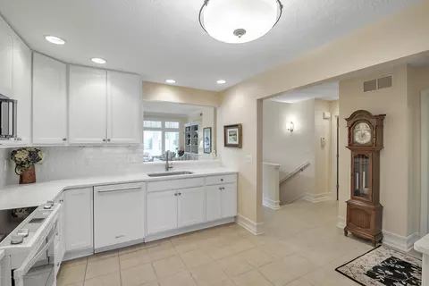5155 Hawk Hollow Dr, Bath, MI 48808 photo 10