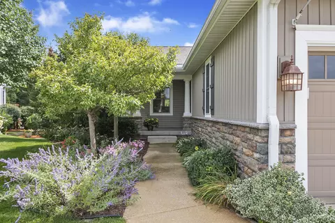 5155 Hawk Hollow Dr, Bath, MI 48808 photo 3