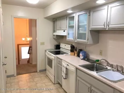 1337 N Creyts Rd, Lansing, MI 48917 photo 12