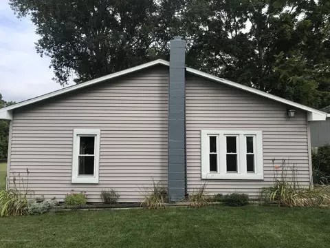 15045 Daggott Rd, Lansing, MI 48906 photo 2