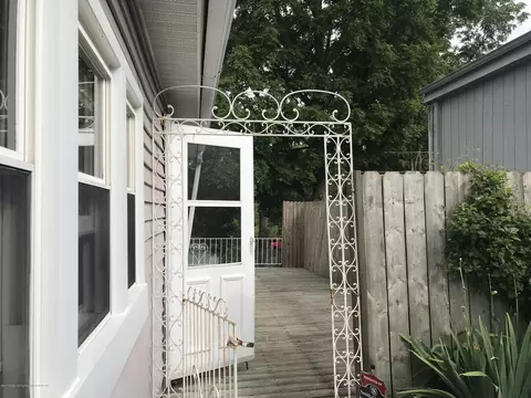 15045 Daggott Rd, Lansing, MI 48906 photo 1