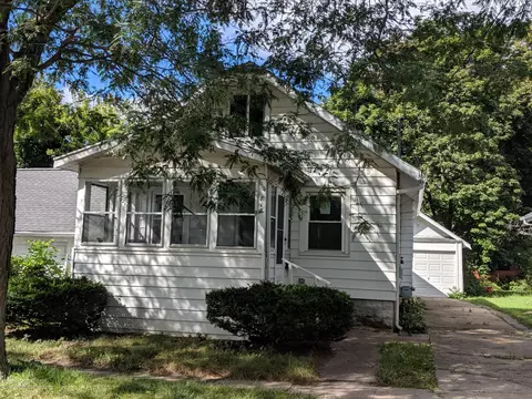 818 Everett Dr, Lansing, MI 48915 photo 1