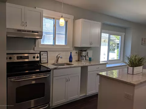 818 Everett Dr, Lansing, MI 48915 photo 7