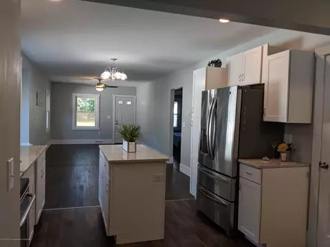 818 Everett Dr, Lansing, MI 48915 photo 8