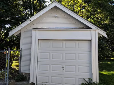 818 Everett Dr, Lansing, MI 48915 photo 14