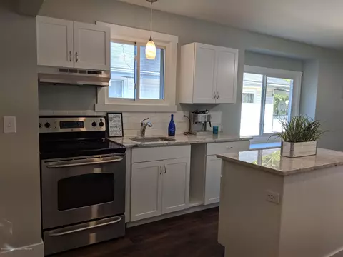 818 Everett Dr, Lansing, MI 48915 photo 5