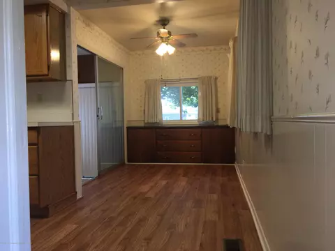 3914 Devonshire Ave, Lansing, MI 48910 photo 2