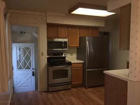 3914 Devonshire Ave, Lansing, MI 48910 photo 4