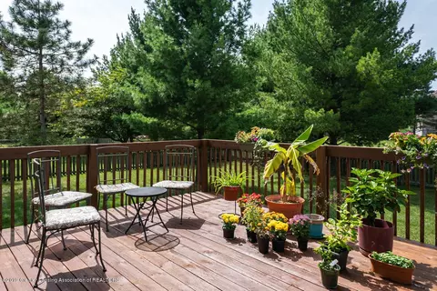 5287 Thames Dr, Haslett, MI 48840 photo 8