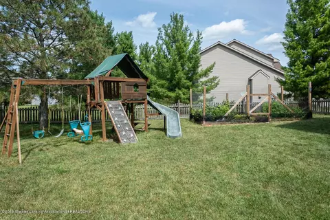 5287 Thames Dr, Haslett, MI 48840 photo 5