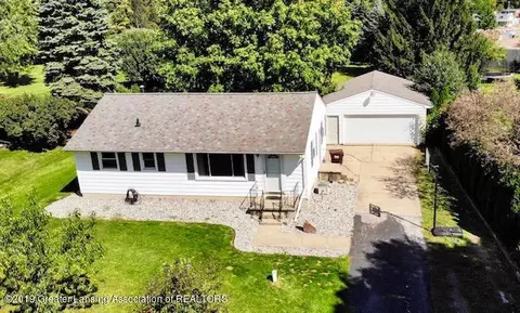 11335 E River Dr, Dewitt, MI 48820 photo 2
