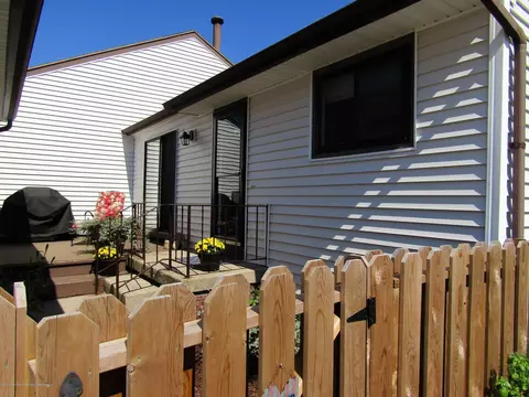 496 Red Cedar Blvd, Williamston, MI 48895 photo 3