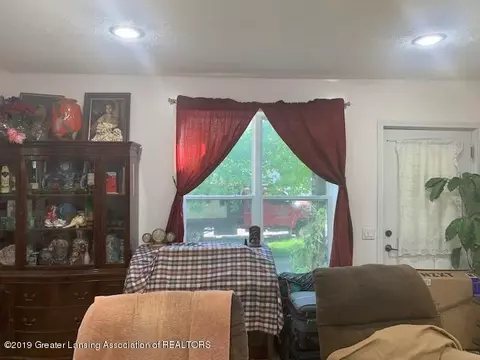 607 E Higham St, Saint Johns, MI 48879 photo 6