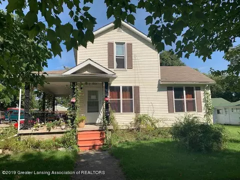 607 E Higham St, Saint Johns, MI 48879 photo 2