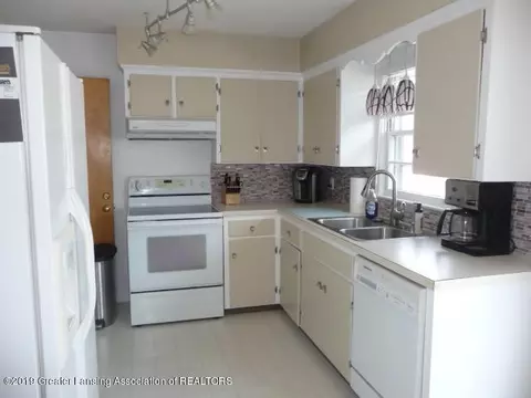 5001 Devonshire Ave, Lansing, MI 48910 photo 13